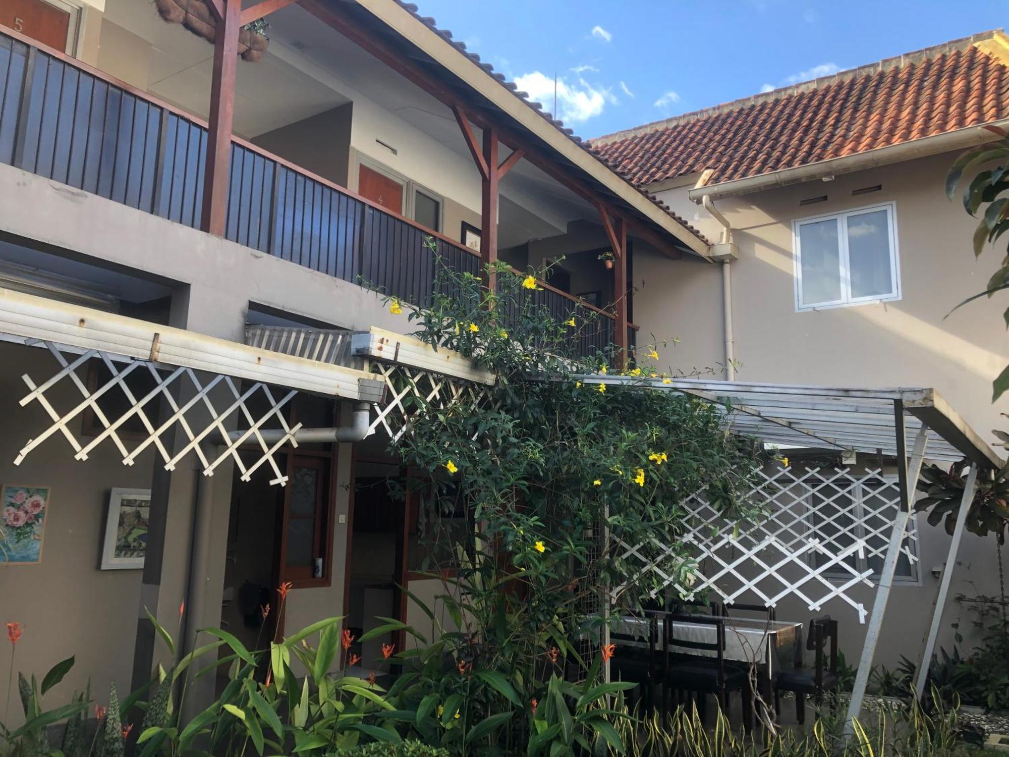 De Riau Guesthouse Bandung Exterior foto