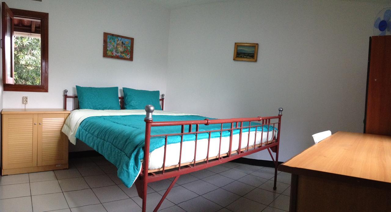 De Riau Guesthouse Bandung Zimmer foto