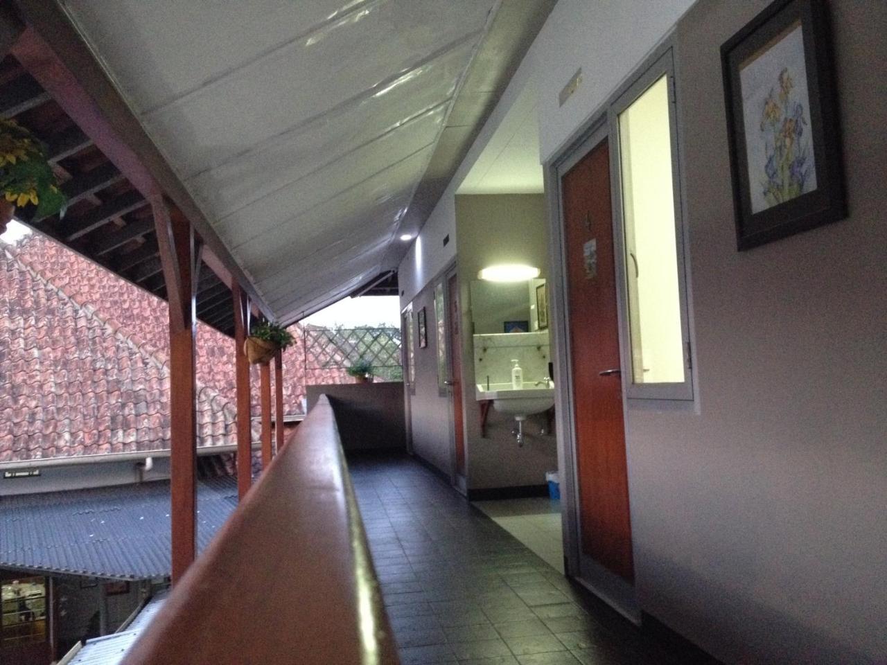 De Riau Guesthouse Bandung Exterior foto
